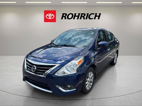 Used 2018 Nissan Versa SV w/ SV Special Edition Package FWD image 1