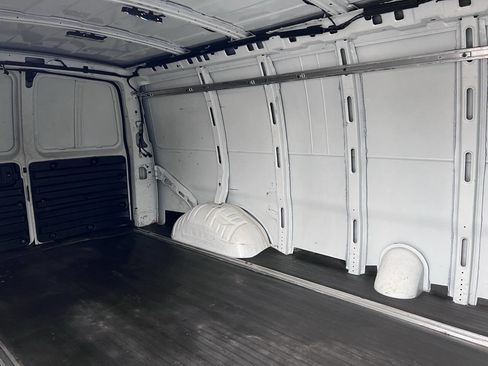 Used 2018 GMC Savana 2500 Extended image 20