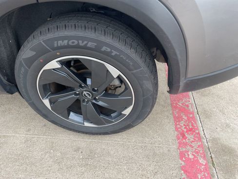 Used 2024 Nissan Rogue SV FWD image 13