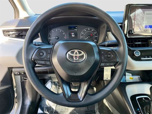 Used 2025 Toyota Corolla LE image 11