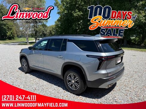 Used 2026 Chevrolet Traverse LT FWD image 3