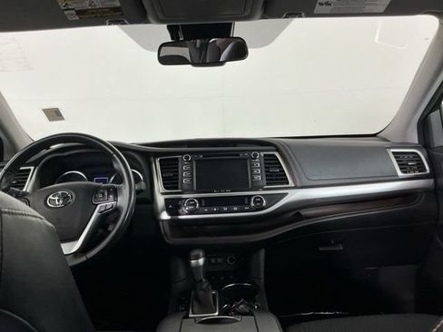 Used 2017 Toyota Highlander Plus AWD/4WD image 22