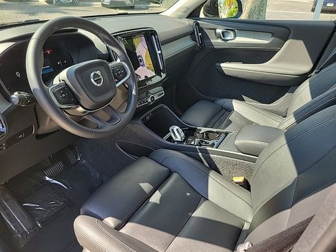 Used 2025 Volvo XC40 B5 Plus image 12