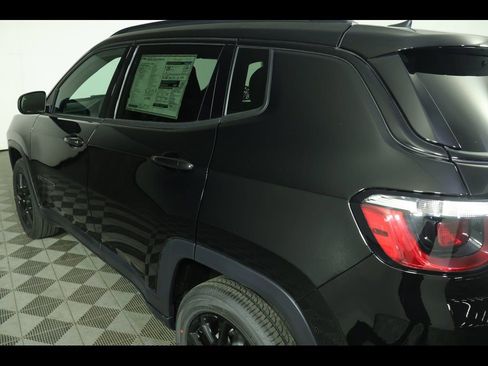 New 2026 Jeep Compass Latitude image 15