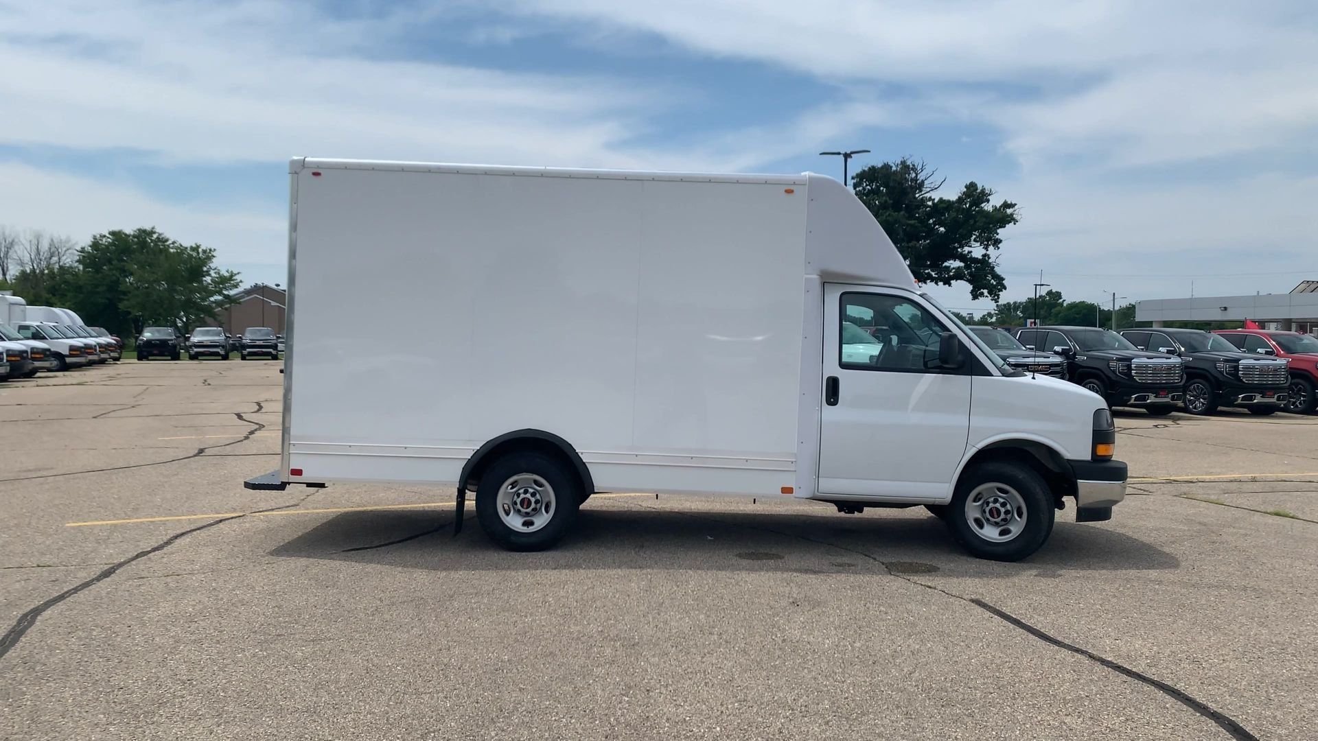 New 2025 GMC Savana 3500 w/ Power Convenience Package RWD image 33