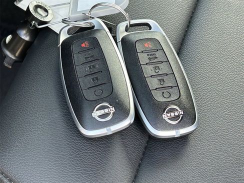 Certified 2025 Nissan Murano SV image 35