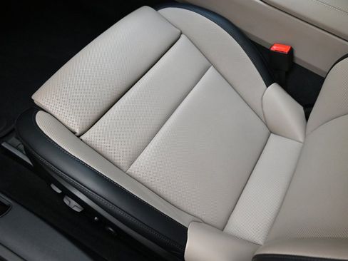 Used 2025 Porsche 911 Carrera image 15