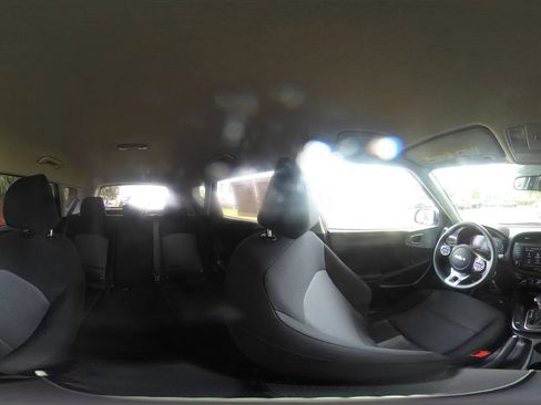 Used 2025 Kia Soul LX w/ LX Technology Package FWD image 35