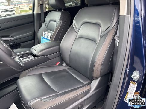 Used 2025 Nissan Pathfinder SL FWD image 64
