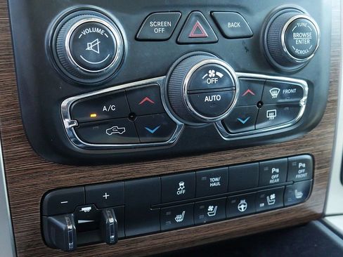 Used 2016 RAM 1500 Laramie AWD/4WD image 43