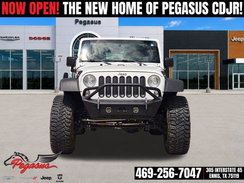 Used 2016 Jeep Wrangler Unlimited Rubicon w/ Connectivity Group AWD/4WD image 6