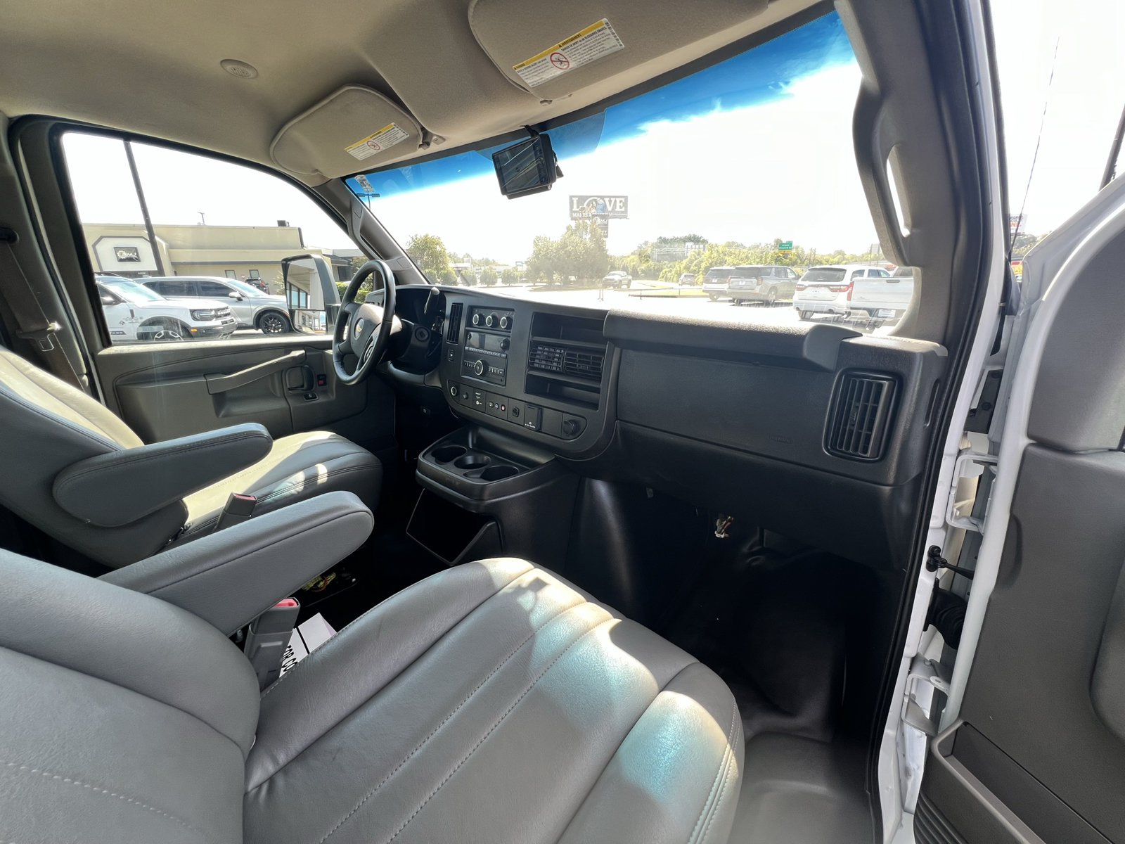 Used 2020 Chevrolet Express 3500 w/ Power Convenience Package RWD image 18