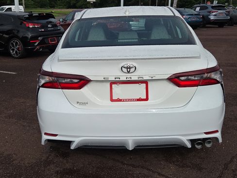 Certified 2021 Toyota Camry SE image 4