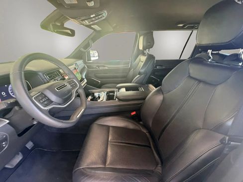 Used 2024 Jeep Wagoneer L Series II RWD image 27