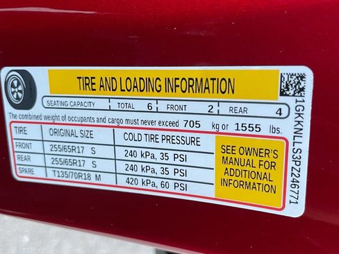 Used 2023 GMC Acadia AT4 image 29