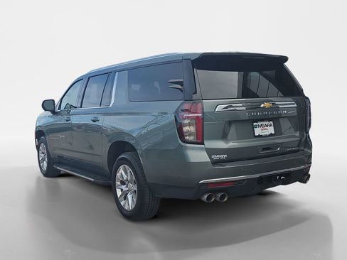Used 2023 Chevrolet Suburban Premier image 3