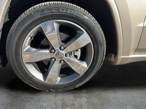 Used 2015 Jeep Grand Cherokee Overland w/ Advanced Technology Group image 9