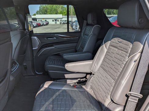 Used 2021 Cadillac Escalade Sport Platinum w/ LPO, ONYX Package AWD/4WD image 23