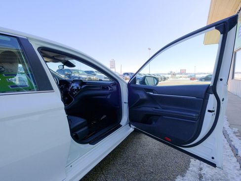 Used 2023 Toyota Camry SE image 16