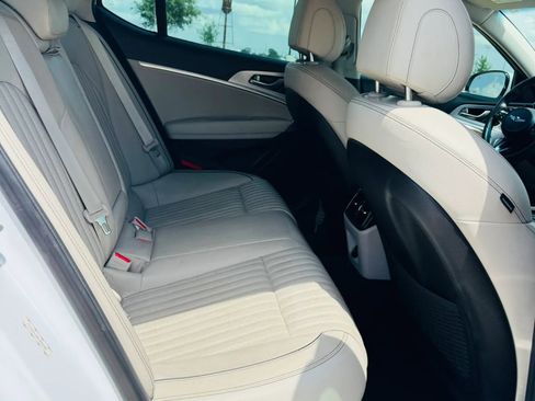 Used 2019 Genesis G70 3.3T Advanced RWD image 11