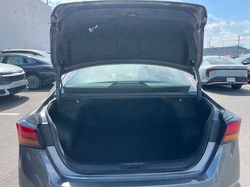 Used 2025 Nissan Altima 2.5 SV image 31