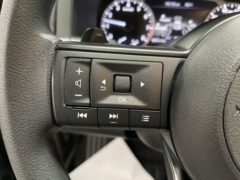 Used 2024 Nissan Pathfinder S image 19