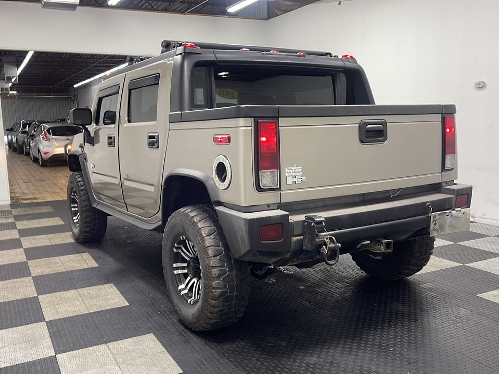 Used 2005 HUMMER H2 SUT w/ Preferred Equipment Group AWD/4WD image 15