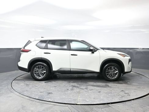 Used 2024 Nissan Rogue S AWD/4WD image 4