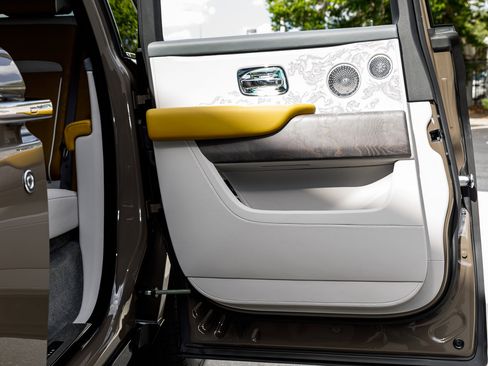 Certified 2025 Rolls-Royce Cullinan AWD/4WD image 34