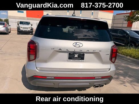 Used 2024 Hyundai Palisade SEL AWD/4WD image 3
