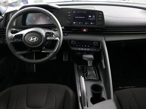 Certified 2025 Hyundai Elantra Sport image 2