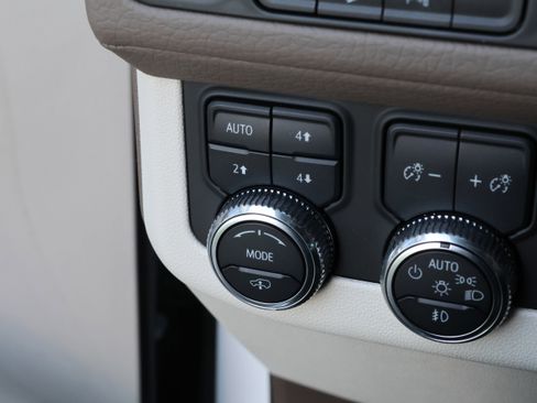 Used 2024 GMC Yukon XL Denali w/ Denali Reserve Package image 17