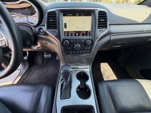 Used 2018 Jeep Grand Cherokee Limited RWD image 15