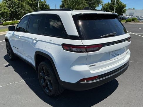 Used 2024 Jeep Grand Cherokee Limited w/ Black Appearance Package AWD/4WD image 8