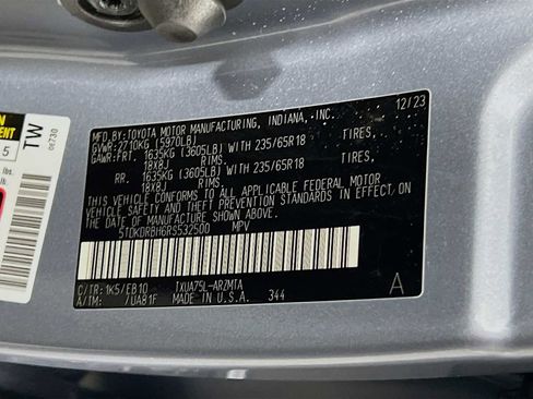 Used 2024 Toyota Highlander XLE image 33