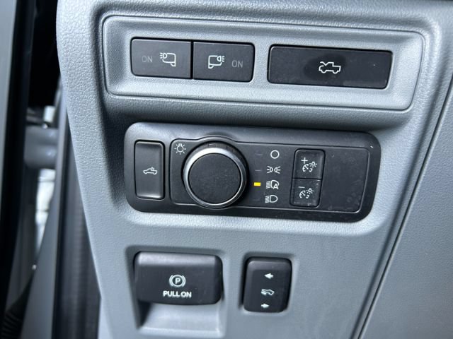 Used 2022 Ford F150 Lightning XLT AWD/4WD image 18
