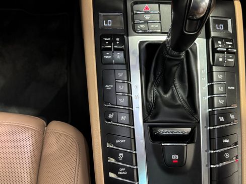 Used 2019 Porsche Macan S image 23