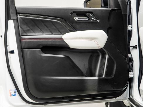 Used 2024 GMC Canyon AT4X image 33