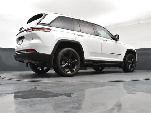 Used 2023 Jeep Grand Cherokee Altitude image 24