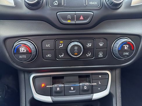 Used 2024 GMC Terrain SLT w/ Tech Package image 30