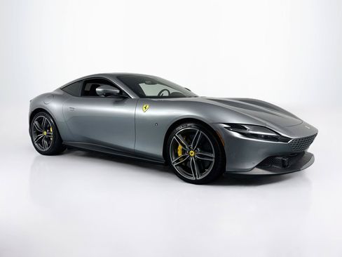 Used 2021 Ferrari Roma RWD image 3