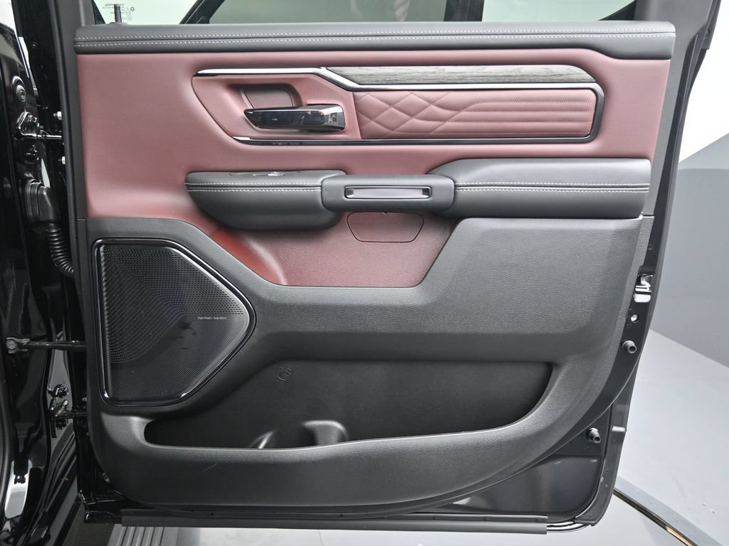 Used 2025 RAM 1500 Limited AWD/4WD image 19