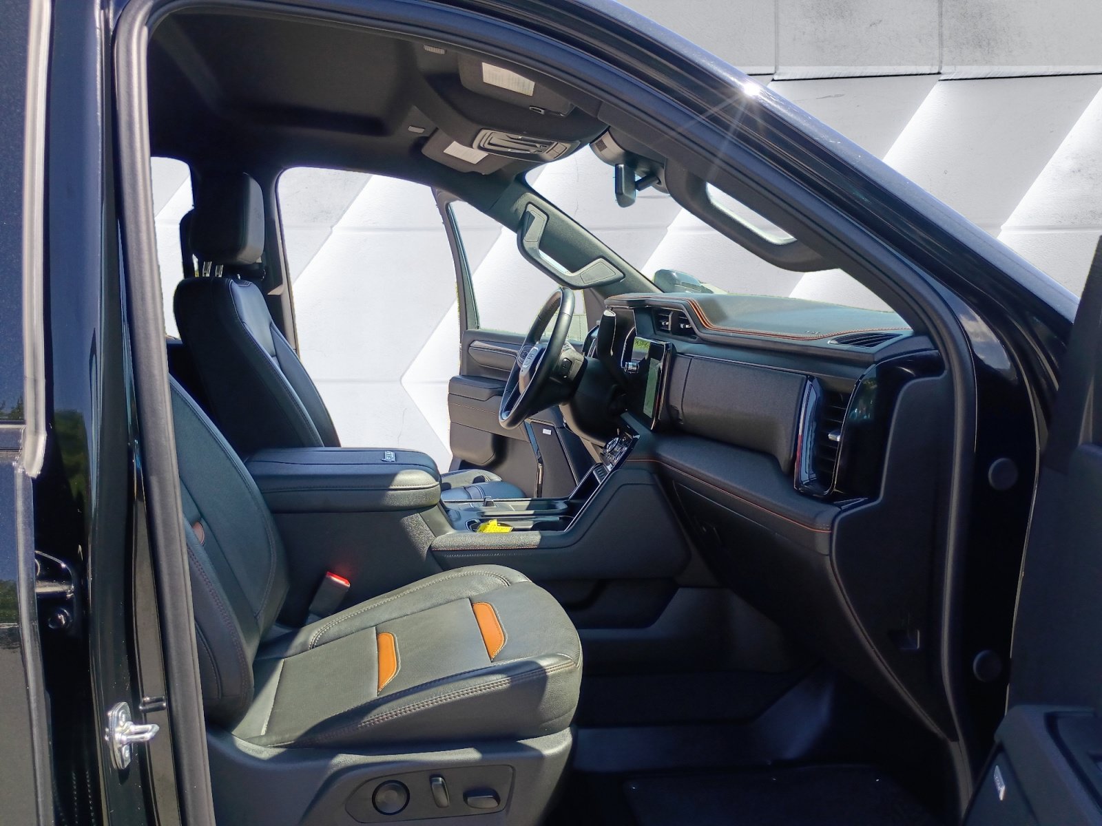 Used 2025 GMC Sierra 2500 AT4 AWD/4WD image 18