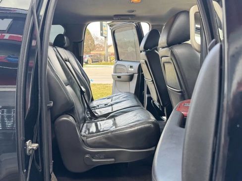 Used 2011 Cadillac Escalade ESV AWD image 23