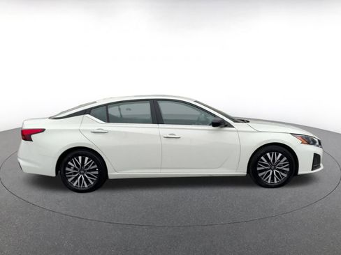 Used 2025 Nissan Altima 2.5 SV image 16