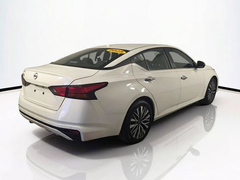 Used 2025 Nissan Altima 2.5 SV FWD image 5
