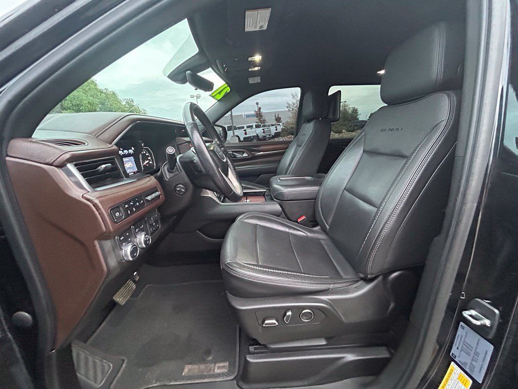 Used 2021 GMC Yukon Denali w/ Denali Ultimate Package AWD/4WD image 13