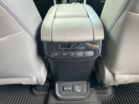 Used 2022 Toyota Highlander Limited AWD/4WD image 25