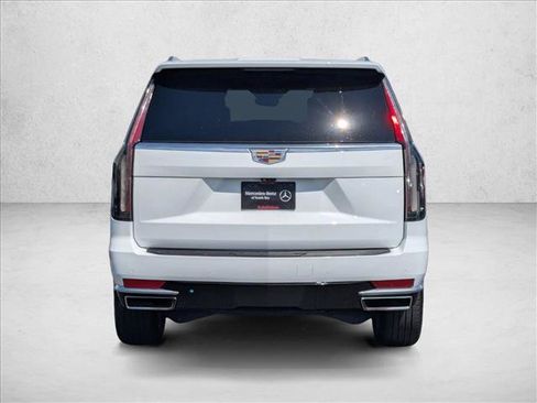 Used 2023 Cadillac Escalade Premium Luxury RWD image 7