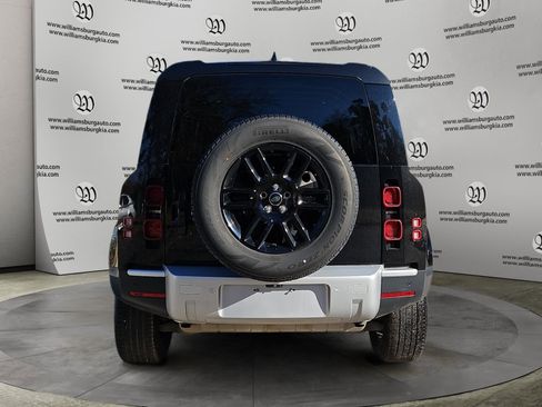 Used 2025 Land Rover Defender 110 S image 4